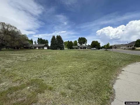 000 Westchester Cir, Riverton, WY 82501
