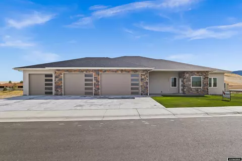 2945 Hogan Dr, Casper, WY 82601 photo 1