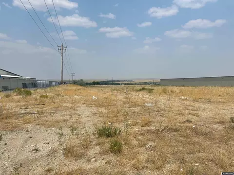 360 Miracle St, Evansville, WY 82609