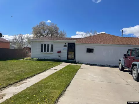 304 W Center St, Rawlins, WY 82301