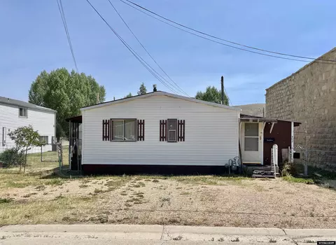 402 Diamondville Ave, Diamondville, WY 83116
