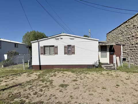 402 Diamondville Ave, Diamondville, WY 83116