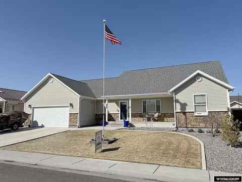 1508 E Forest Dr, Riverton, WY 82501 photo 1