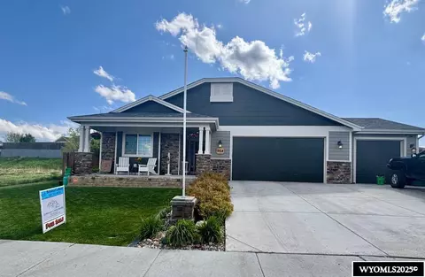 964 Eagle Dr, Douglas, WY 82633 photo 1
