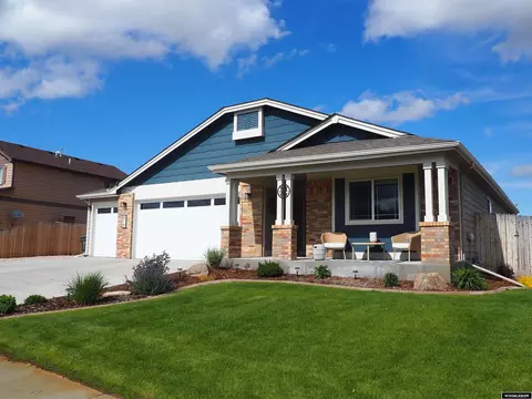 915 Eagle Dr, Douglas, WY 82633 photo 1