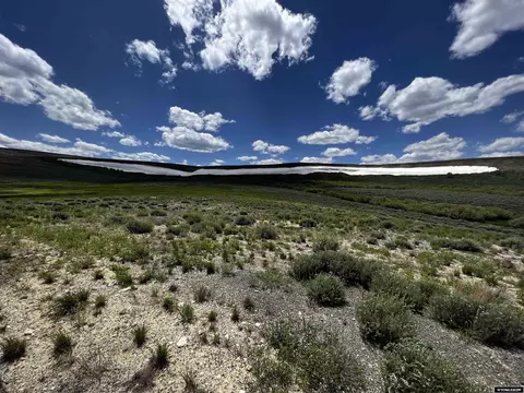 02 County Road 401 Rd, Saratoga, WY 82331