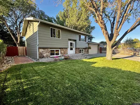 1312 Maple Ln, Riverton, WY 82501