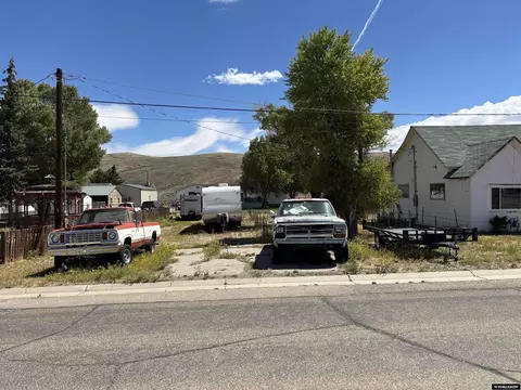 904 Diamondville Ave, Diamondville, WY 83116