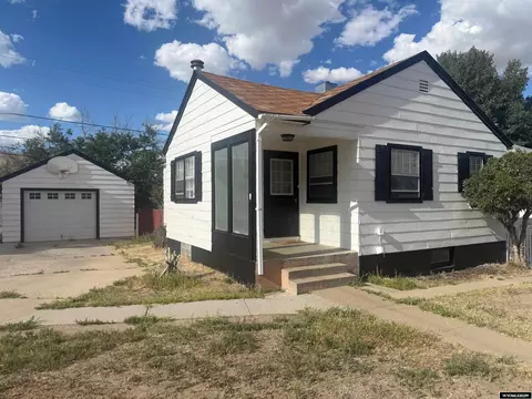1021 N Jeffers St, Rawlins, WY 82301