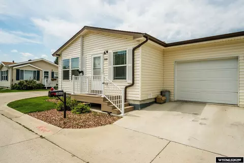 306 G St, Buffalo, WY 82834