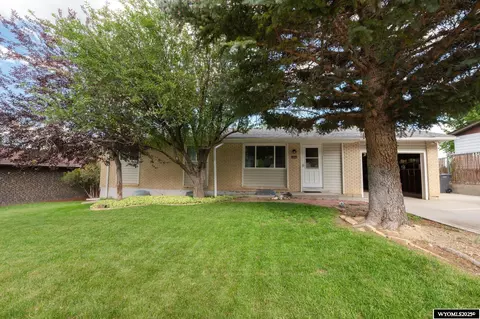 875 Hillside Dr, Green River, WY 82935