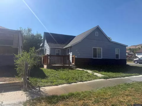 832 7th St, Rawlins, WY 82301