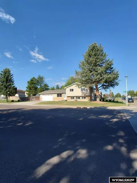 5220 Mountain Rd, Cheyenne, WY 82009