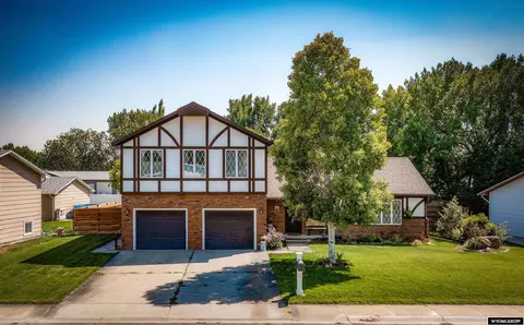 1824 Circle Rd, Worland, WY 82401