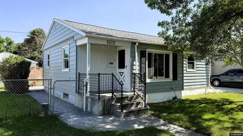 739 S 13th St, Worland, WY 82401