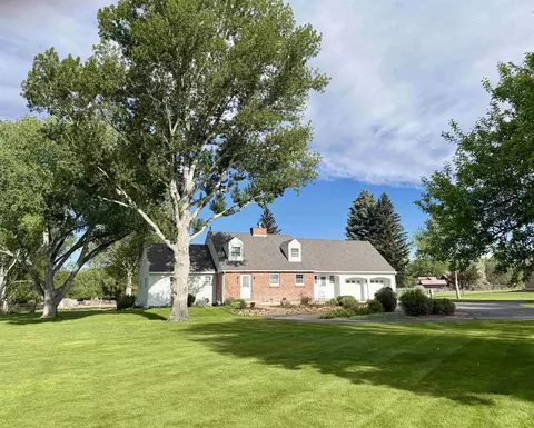460 Country Club Dr, Riverton, WY 82501
