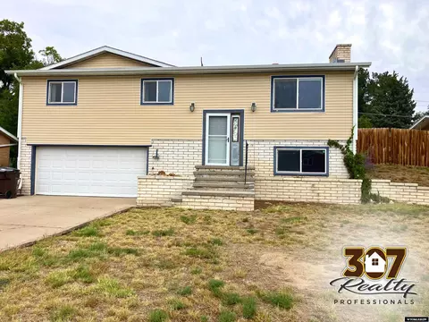337 Rio Vista Rd, Torrington, WY 82240