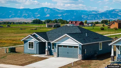 24 Sawtooth Ln, Ranchester, WY 82839