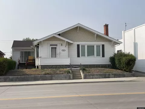 618 W Spruce St, Rawlins, WY 82301