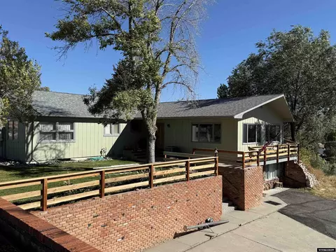 806 Amoretti, Thermopolis, WY 82443