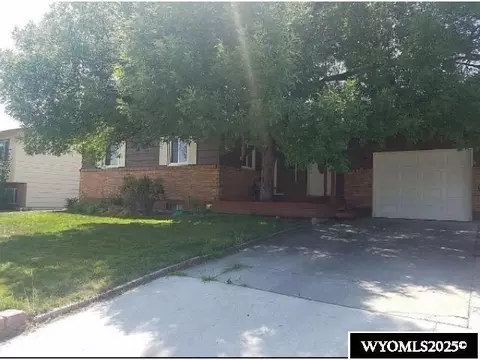 830 N 12th E St, Riverton, WY 82501