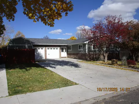645 Easy St, Green River, WY 82935