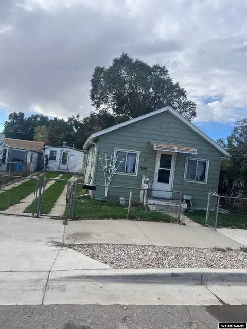 506 W State St, Rawlins, WY 82301