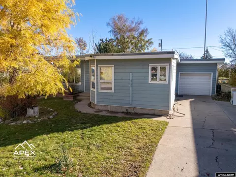 633 18th St, Evanston, WY 82930
