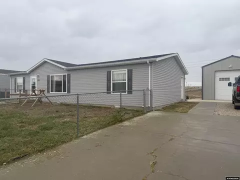 821 Ash St, Rawlins, WY 82301
