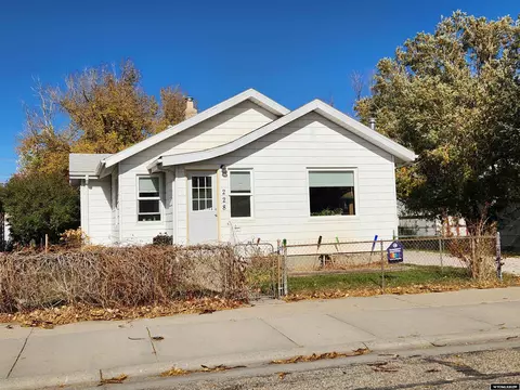 228 E G St, Casper, WY 82601 photo 1