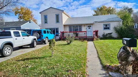 817 S 11th St, Worland, WY 82401