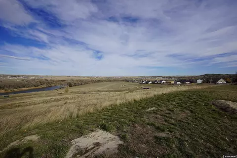 1102 Riverbend Dr, Douglas, WY 82633