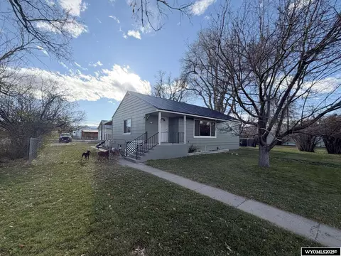 835 Garfield St, Lander, WY 82520
