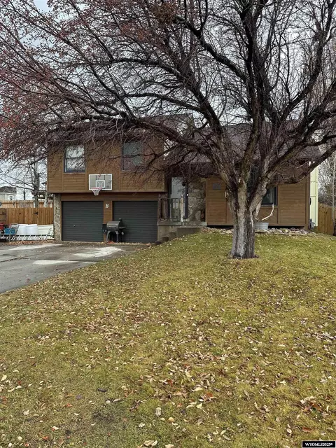 416 Independence Cir, Rock Springs, WY 82901