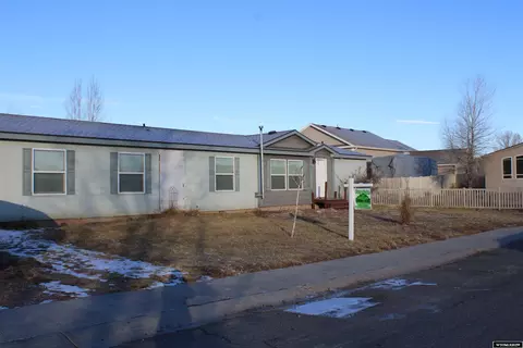 840 Willow Dr, Mountain View, WY 82939