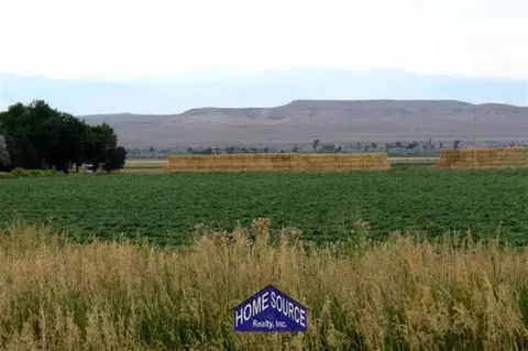24 W Mountain Splendor Dr, Riverton, WY 82501