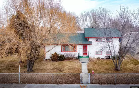 1521 Charles Ave, Worland, WY 82401