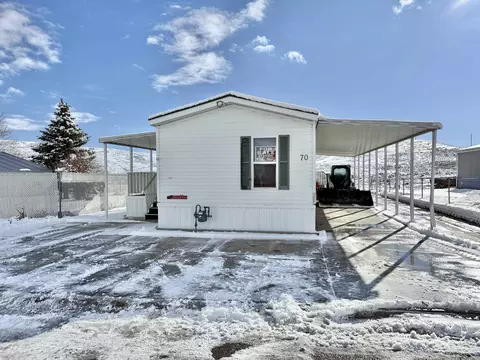 70 Twin Creek St, Diamondville, WY 83116