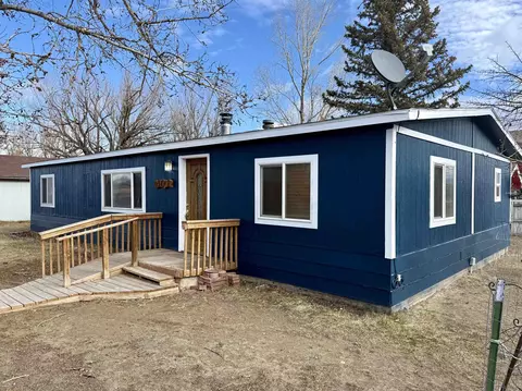 401 N Sharp St, Saratoga, WY 82331