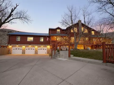 717 Scarlet Dr, Rawlins, WY 82301