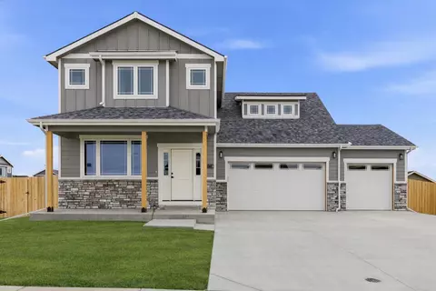 1001 River Heights Dr, Mills, WY 82644