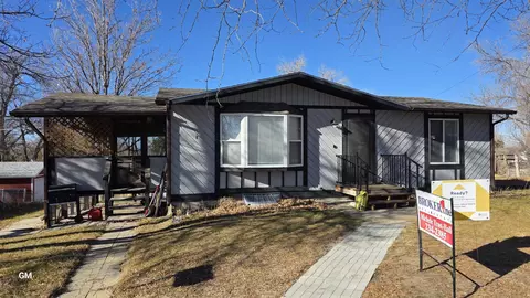340 Hobbit Hole Dr, Douglas, WY 82633