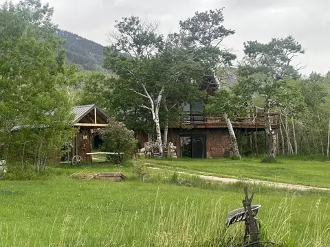 5 Mill Creek Rd, Elk Mountain, WY 82324
