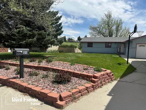 1049 Cardiff, Casper, WY 82609