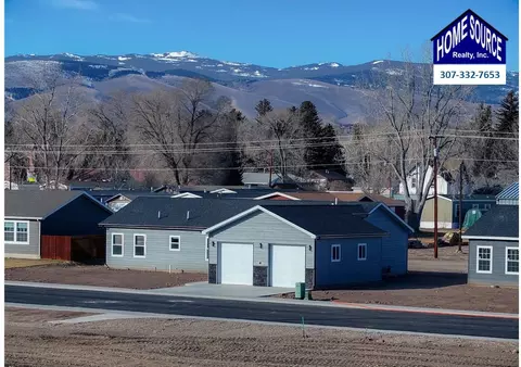 625 Cottonwood Ln, Lander, WY 82520