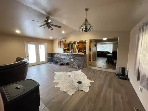 210 N 9th St, Douglas, WY 82633