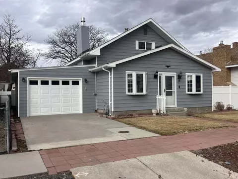 121 E Laramie St, Guernsey, WY 82214