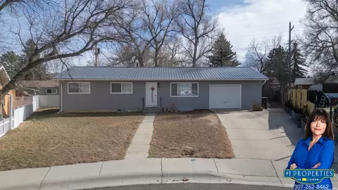 12 Lakota Ct, Glenrock, WY 82637