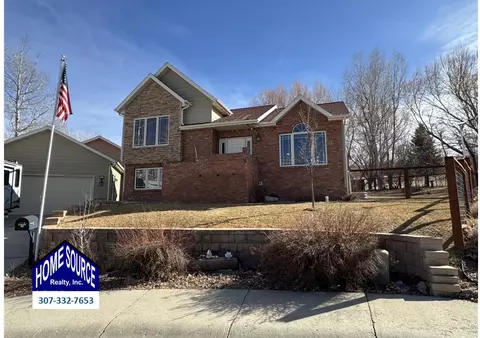 2 Dale Dr, Lander, WY 82520
