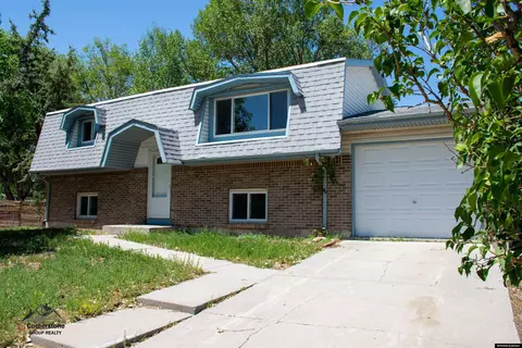 1114 Westview Dr, Riverton, WY 82501